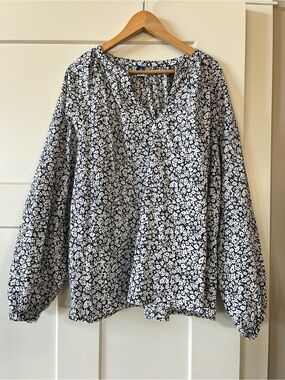 Old Navy Navy and White Floral V-Neck Peasant Blouse